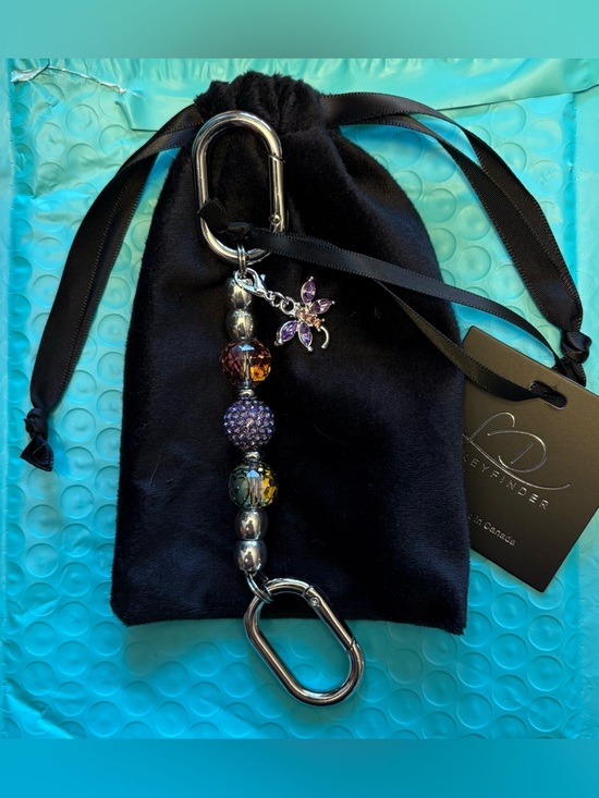 ✨✨Violet Grace Mini Keyfinder - Picture 2 of 2